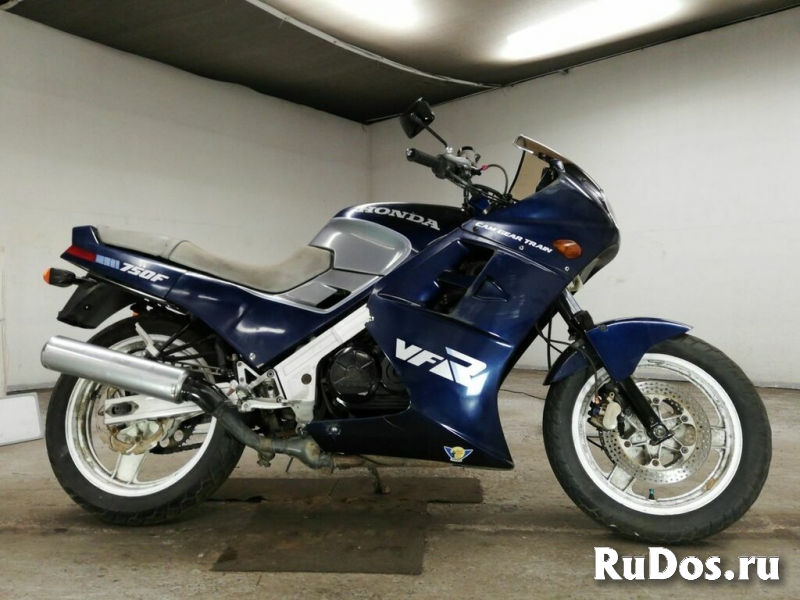 Мотоцикл спорт турист Honda VFR750F рама RC24 фото