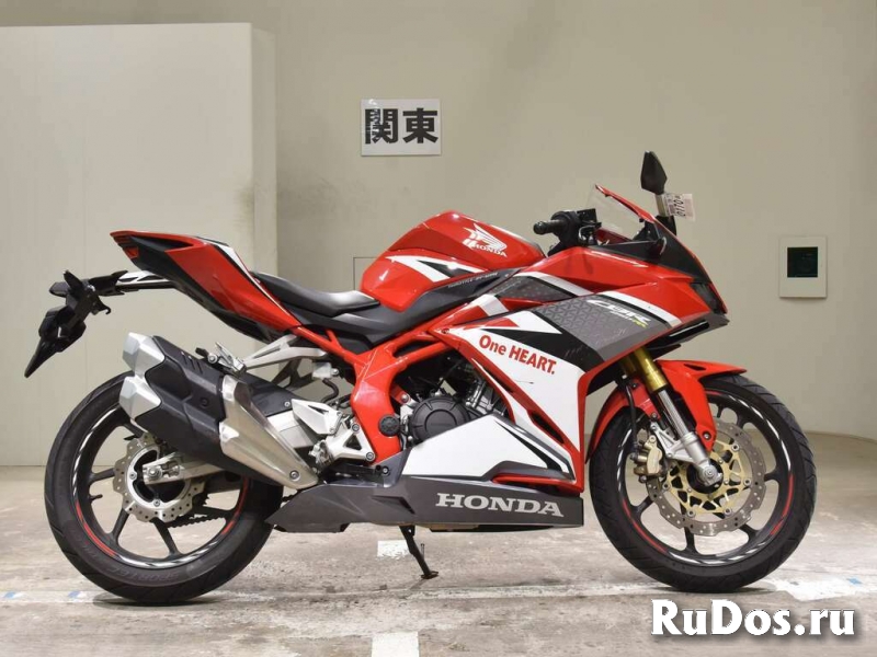 Мотоцикл спортбайк Honda CBR250RR рама MC51 фото