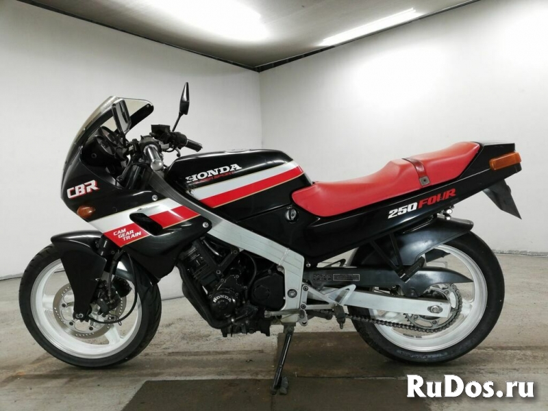 Мотоцикл спортбайк Honda CBR250F рама MC14 модификация спортивный фотка