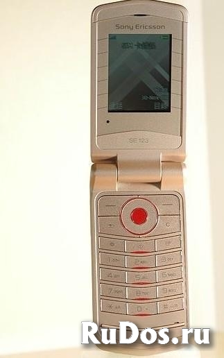 Новый Sony Ericsson Z555i Dusted Rose (оригинал) фотка