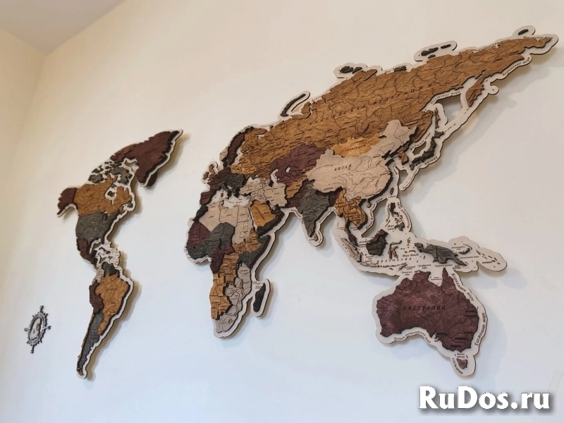 Стильная карта мира из дерева на стену изображение 6