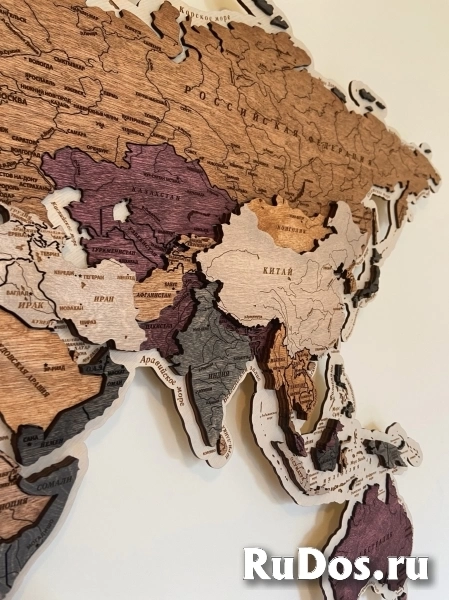 Стильная карта мира из дерева на стену фотка