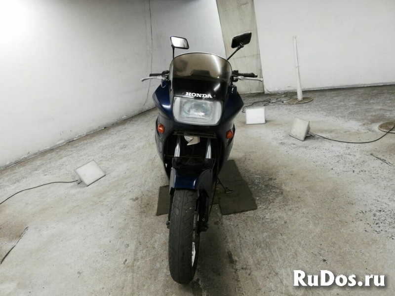 Мотоцикл спорт турист Honda VFR750F рама RC24 изображение 3