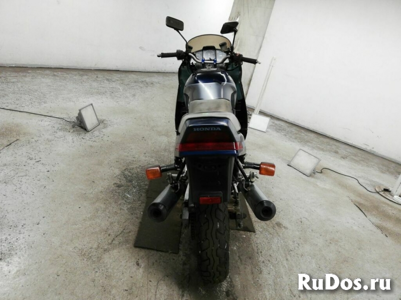 Мотоцикл спорт турист Honda VFR750F рама RC24 изображение 4