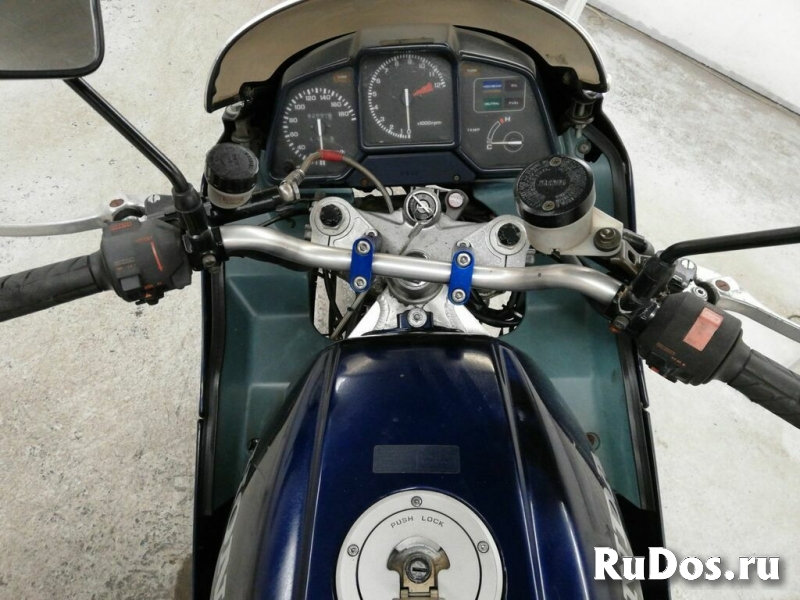 Мотоцикл спорт турист Honda VFR750F рама RC24 изображение 5