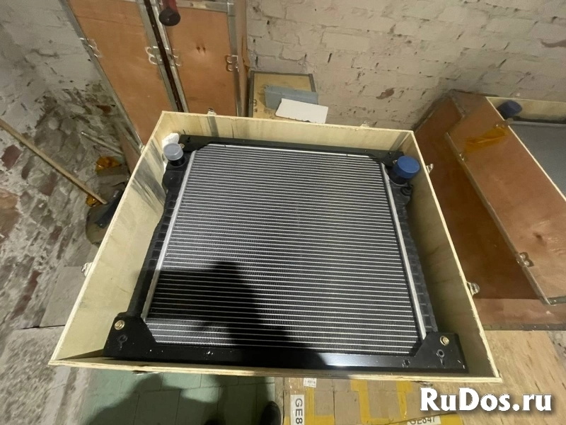 Радиатор охлаждения водяной 11886549 Volvo BL фото