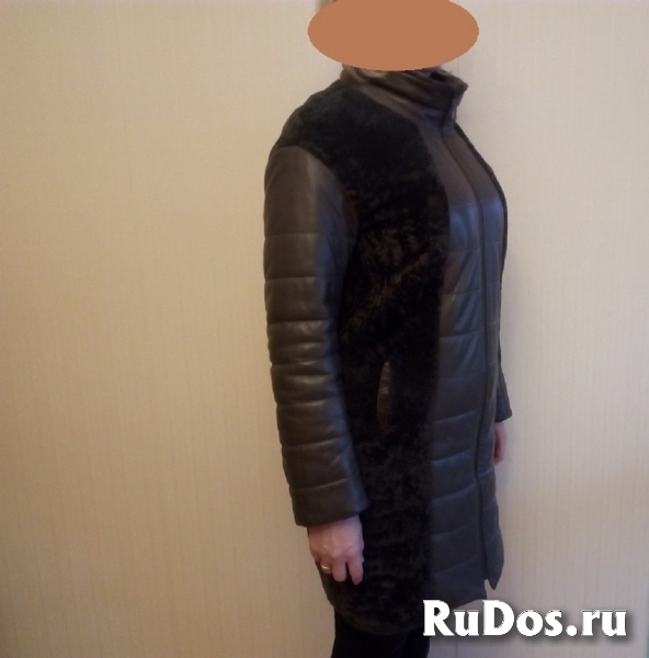 Женское, зимнее, кожаное пальто с натуральным мехом ягненка. фотка