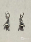 Серьги пчела бижутерия украшение металл под золото камни натураль картинка из объявления